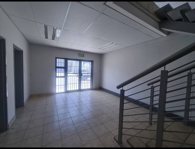 1,268M² WAREHOUSE TO LET IN LINBRO PARK